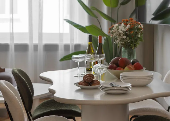 Fragola Florian Gate דירה